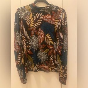 Gimmicks by BKE floral design shirt. Button back. Size medium